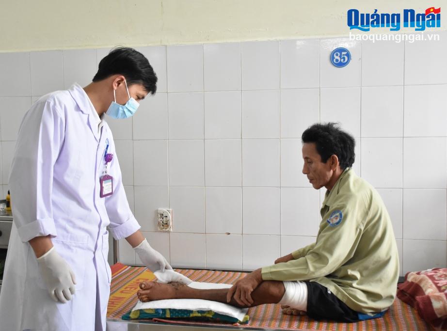 Điều trị thành công bàn chân bị dập nát cho một ngư dân 