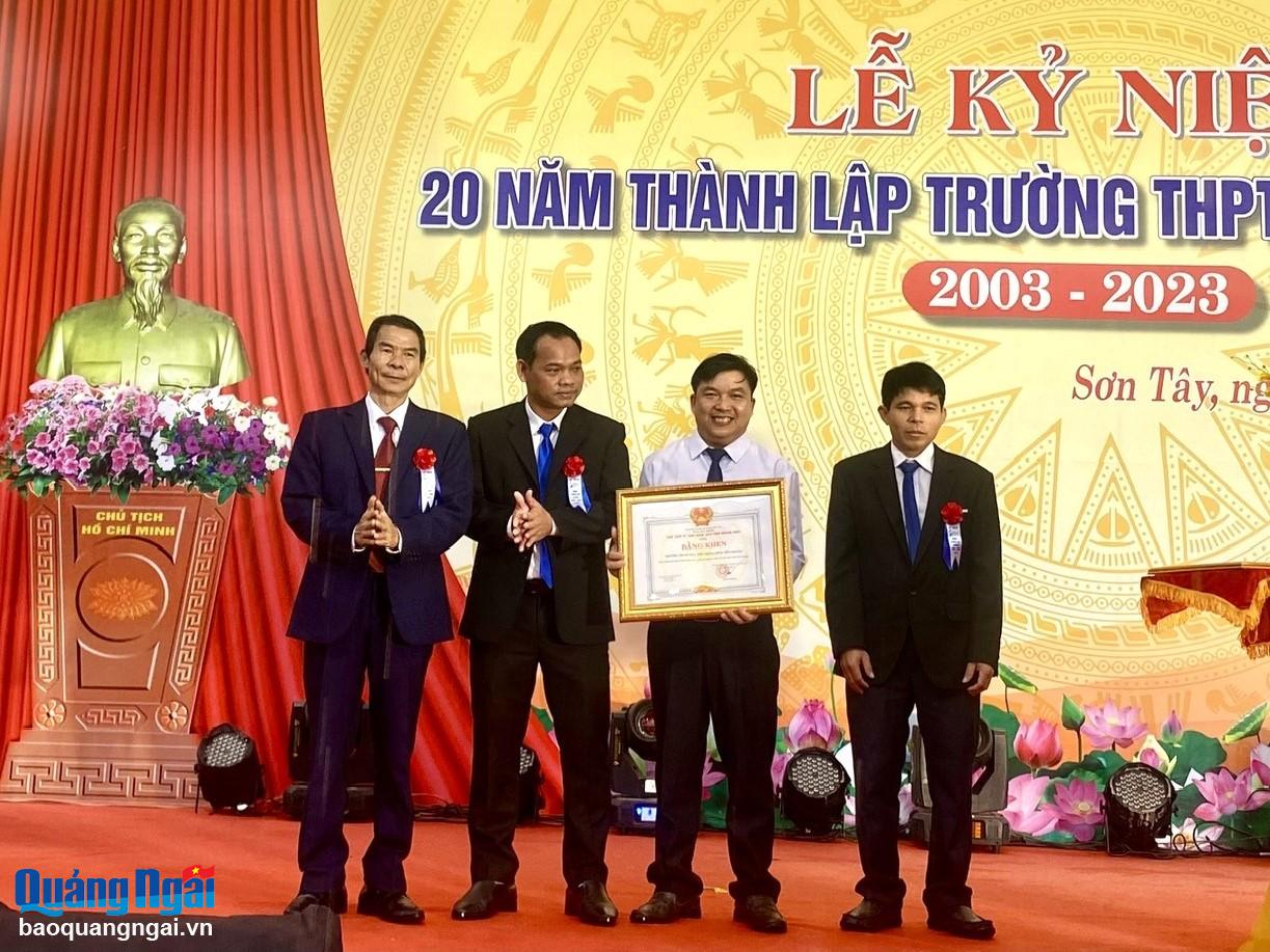 Trường THPT Đinh Tiên Hoàng kỷ niệm 20 năm ngày thành lập