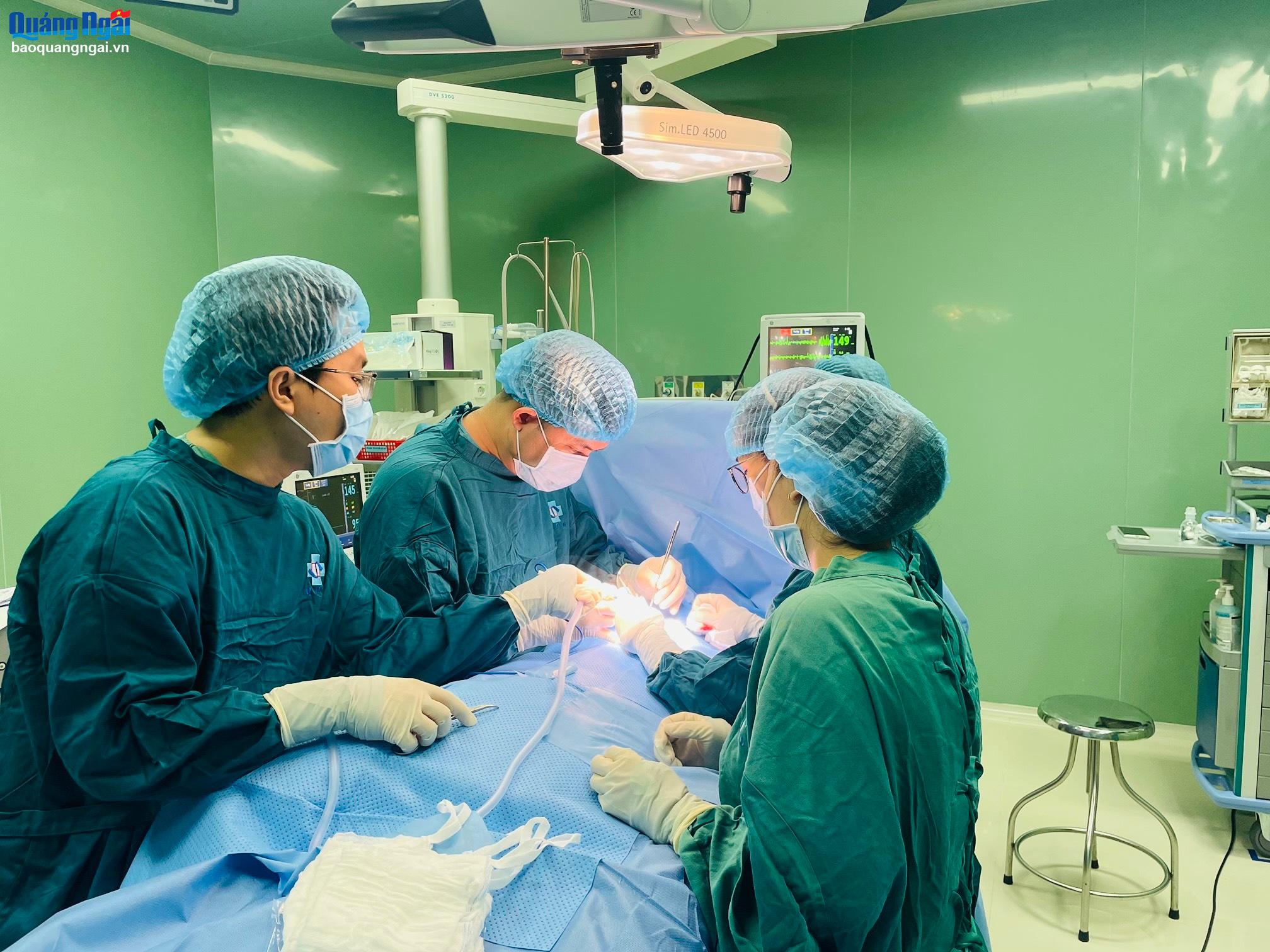 Phẫu thuật thành công trường hợp xoắn lách hiếm gặp