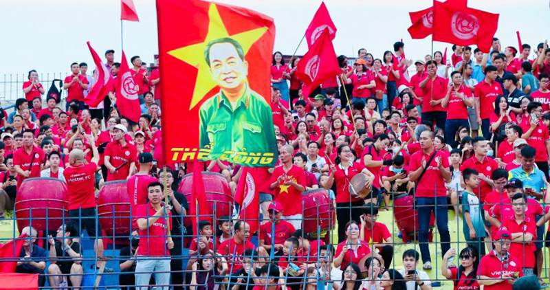 Tượng đài trở lại