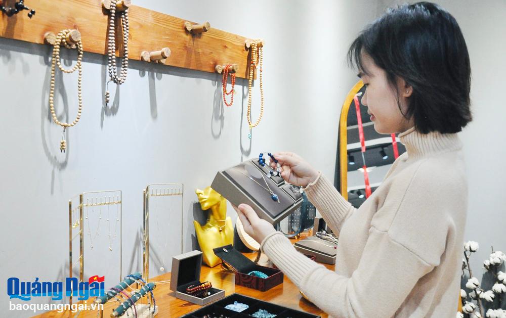 Phụ nữ và đồ trang sức