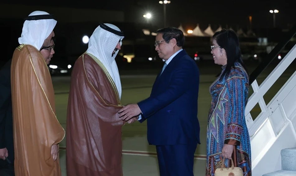 Thủ tướng Phạm Minh Chính và Phu nhân tới UAE bắt đầu tham dự Hội nghị Thượng đỉnh Hành động khí hậu thế giới tại COP28