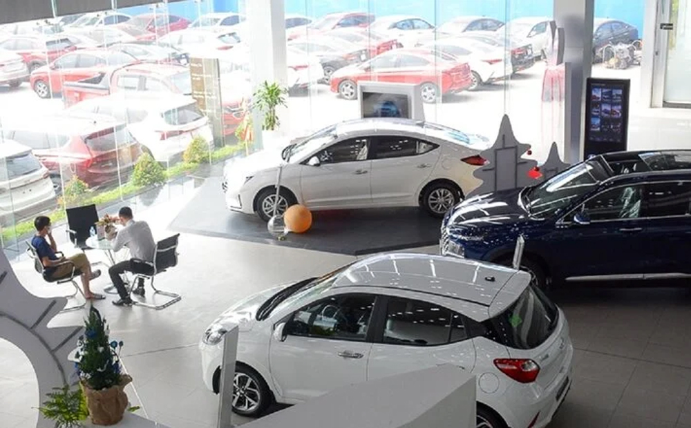 Nhiều mẫu ô tô giảm giá sập sàn, thị trường tiêu thụ vẫn ảm đạm