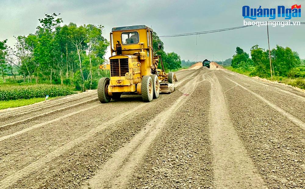 Đầu tư công năm 2025: Ưu tiên vốn thực hiện dự án dở dang