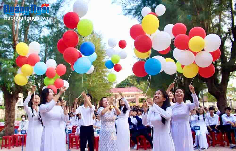 Khoảnh khắc đẹp dưới mái trường