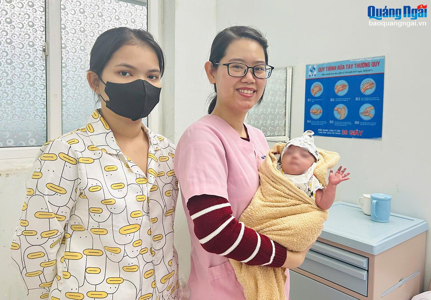 Chăm sóc thành công trẻ sinh cực non 860gram