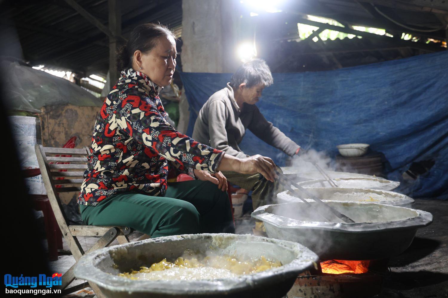 Đỏ lửa giữ vị cay nồng món mứt gừng ngày Tết