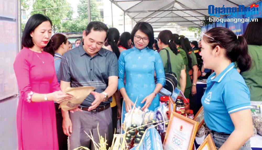 Xây dựng đội ngũ cán bộ nữ