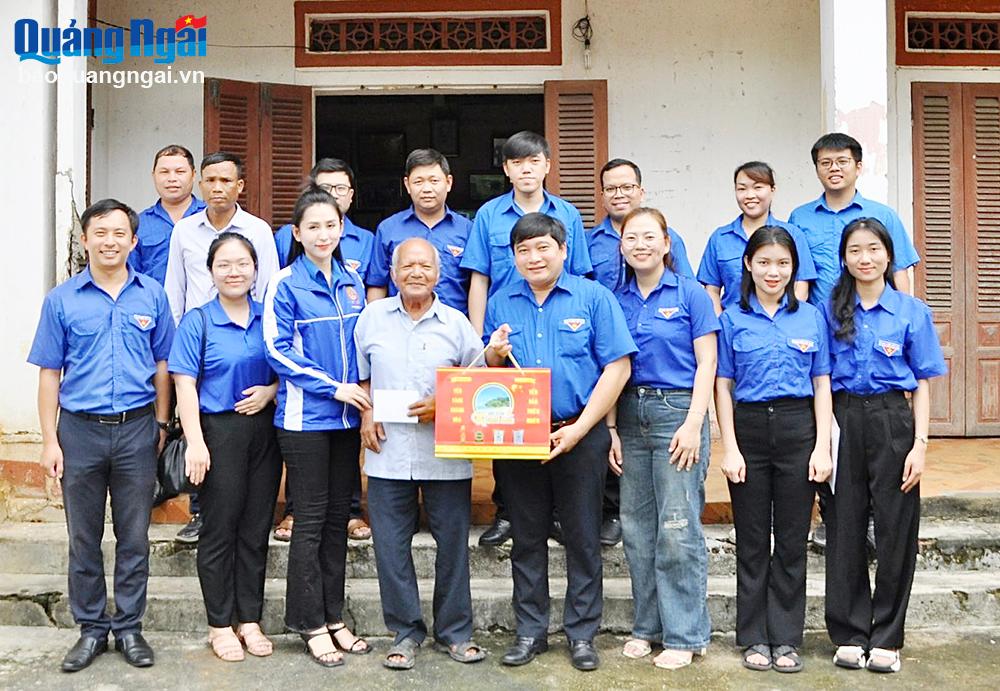 Chú trọng giáo dục chính trị, tư tưởng cho thanh niên