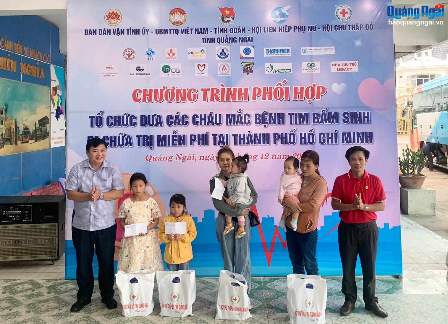 Đưa trẻ em mắc bệnh tim đi chữa trị miễn phí tại TP.Hồ Chí Minh