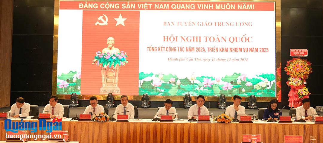 Vững vàng trên mặt trận chính trị tư tưởng; tuyên truyền, định hướng dư luận xã hội