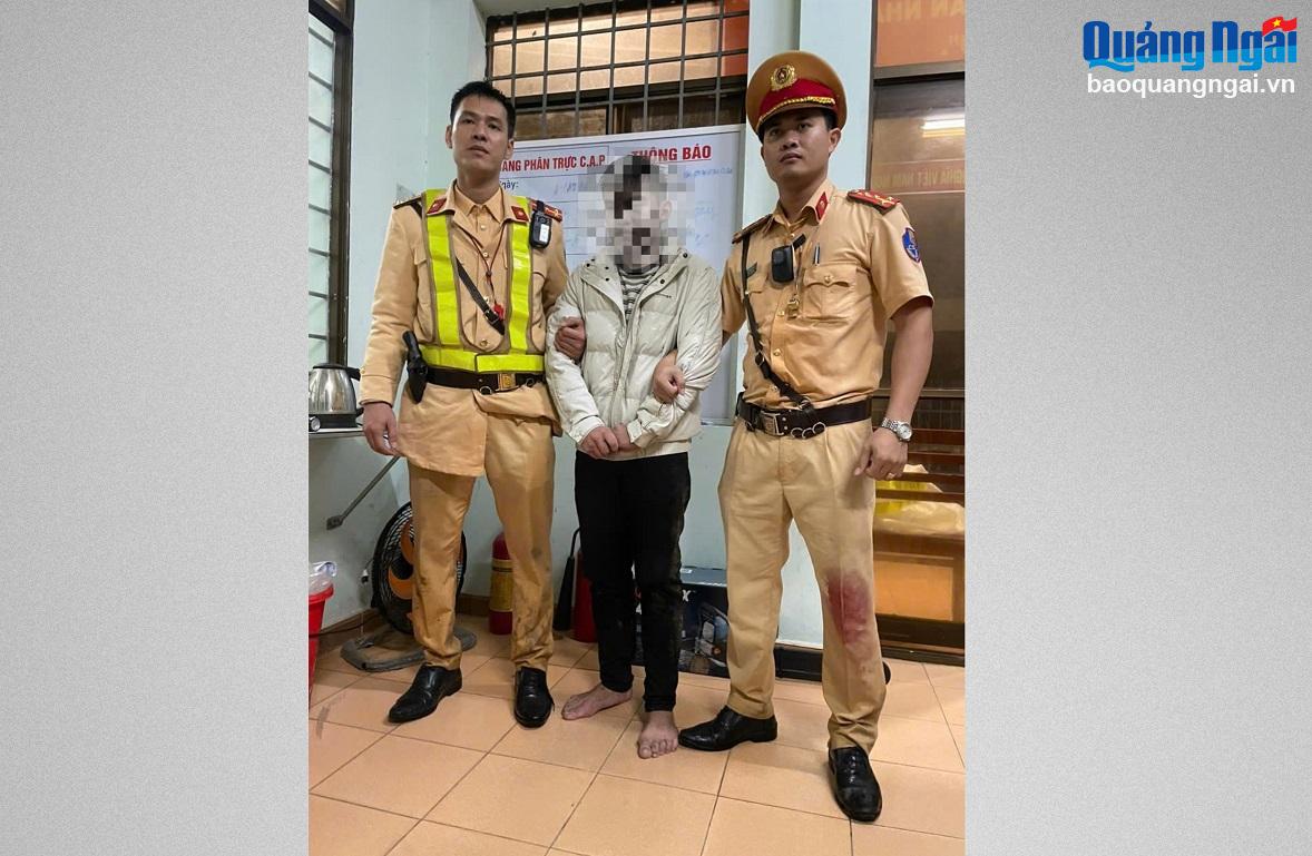 Một cảnh sát giao thông bị thương khi truy bắt đối tượng nghi chở ma túy