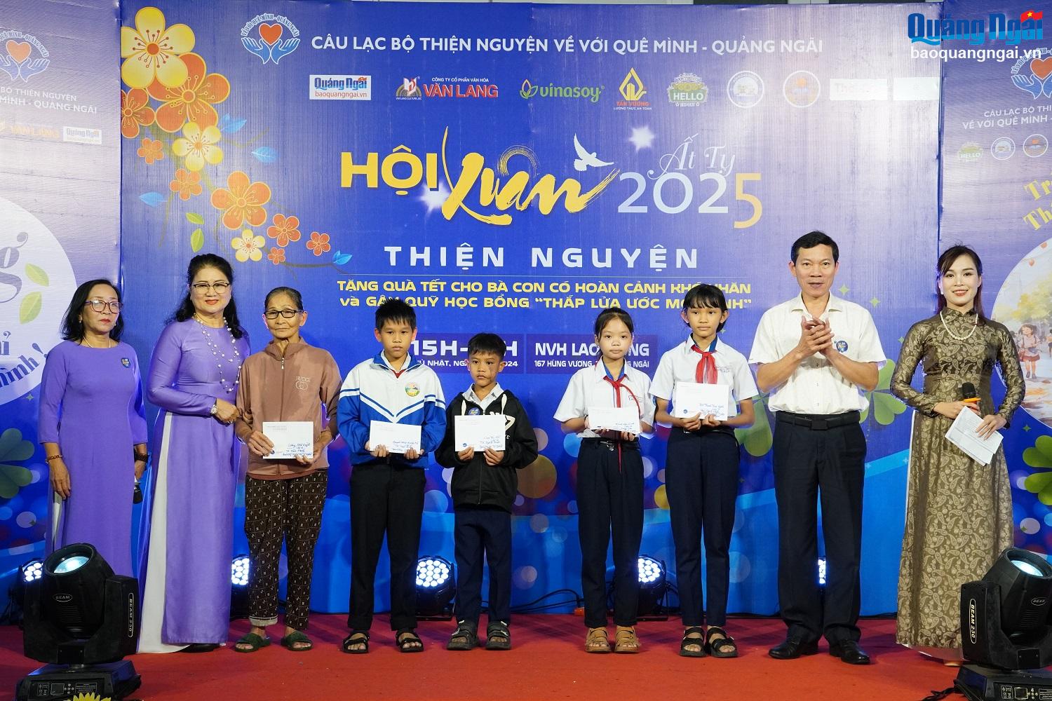 Hội xuân thiện nguyện ấm áp tình quê