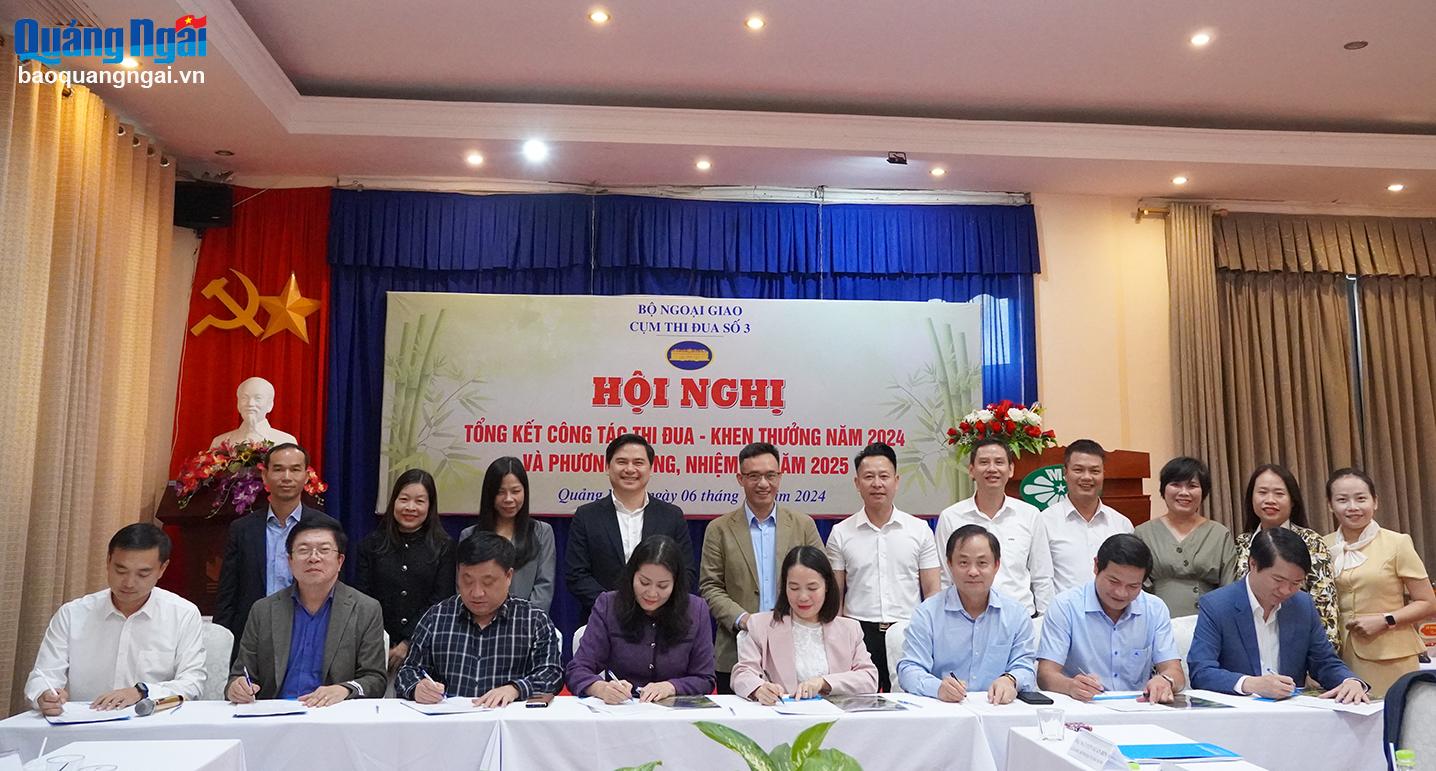 Cụm thi đua số 3 (Bộ Ngoại giao) tổng kết thi đua, khen thưởng năm 2024