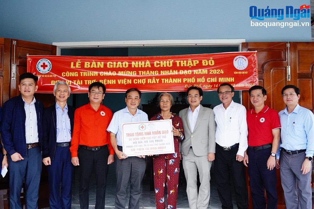 Bàn giao 4 ngôi nhà Nhân đạo cho ngư dân Đức Phổ