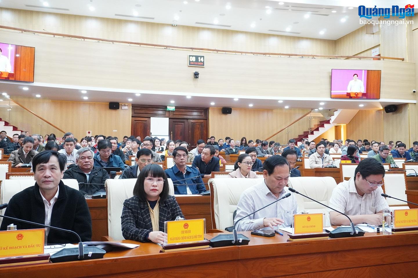 Phó Chủ tịch UBND tỉnh Trần Phước Hiền đối thoại với nông dân