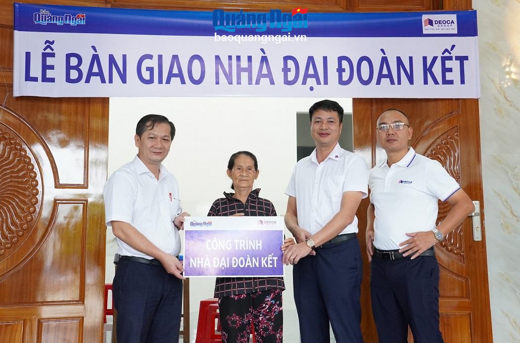 Báo Quảng Ngãi bàn giao nhà đại đoàn kết