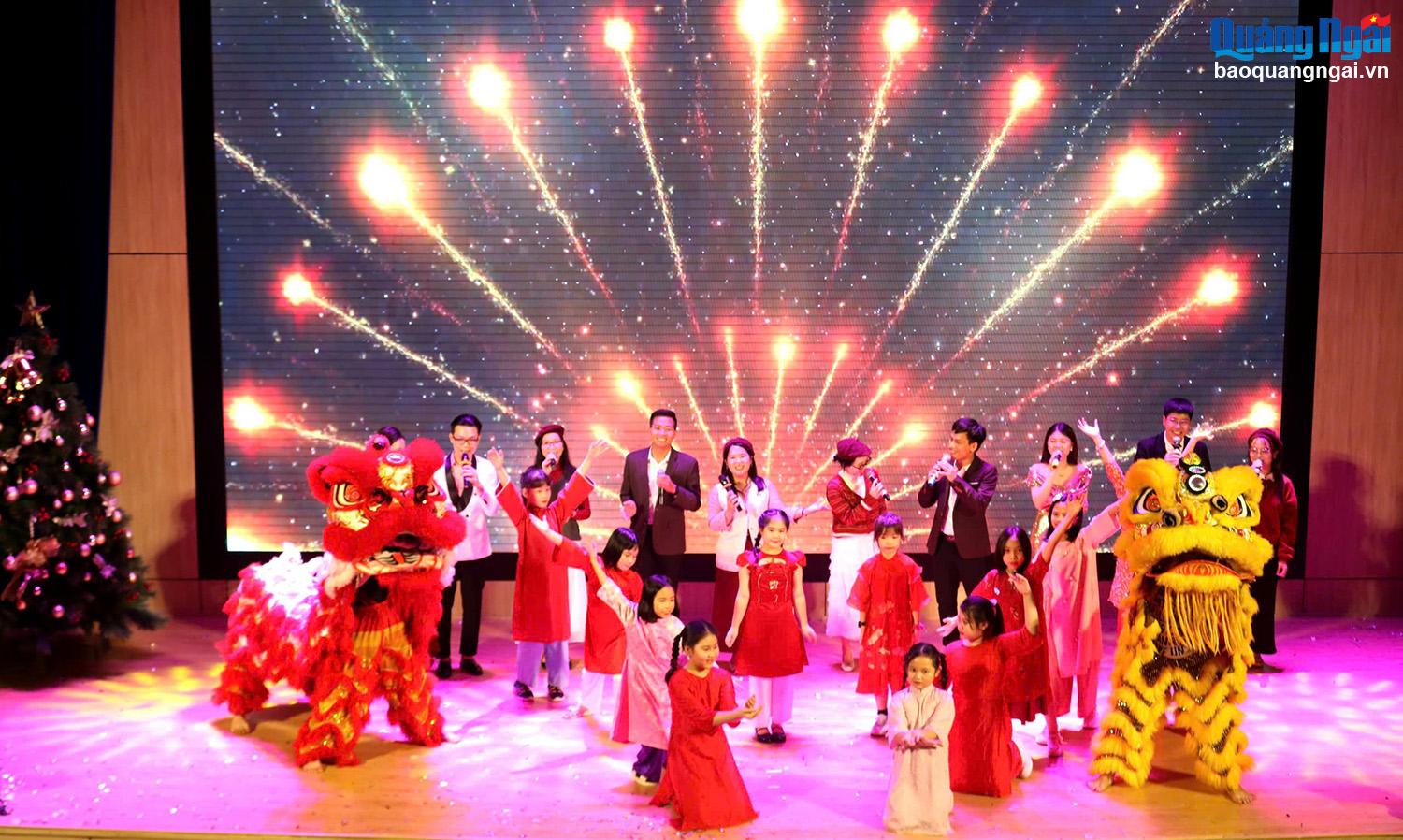 Trường IEC Quảng Ngãi tổ chức đêm nhạc gây quỹ giúp học sinh miền núi