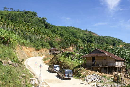 Rút ngắn khoảng cách miền núi - đồng bằng 