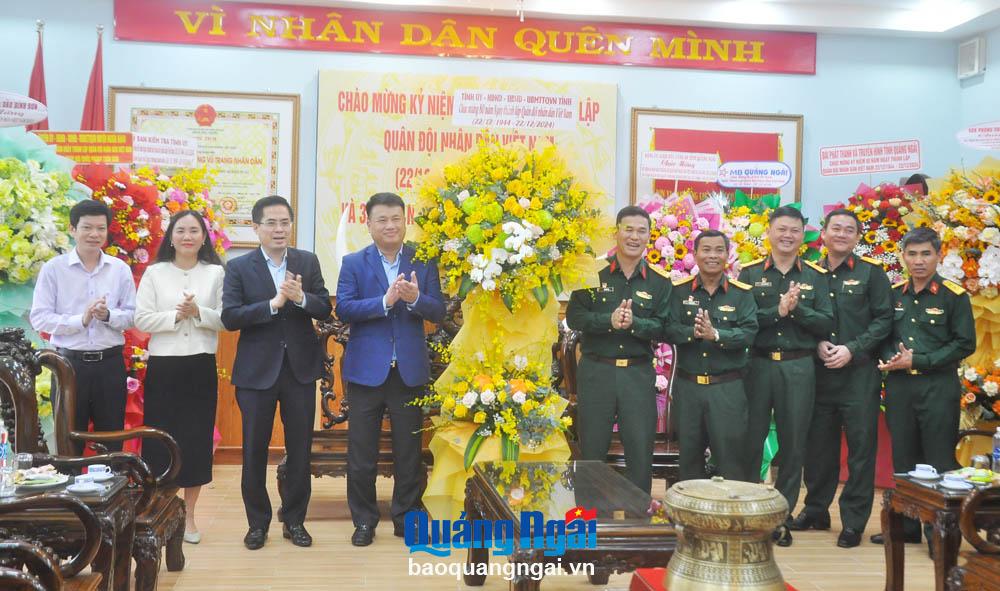 Lãnh đạo tỉnh thăm, chúc mừng Bộ CHQS tỉnh và Bộ đội biên phòng tỉnh