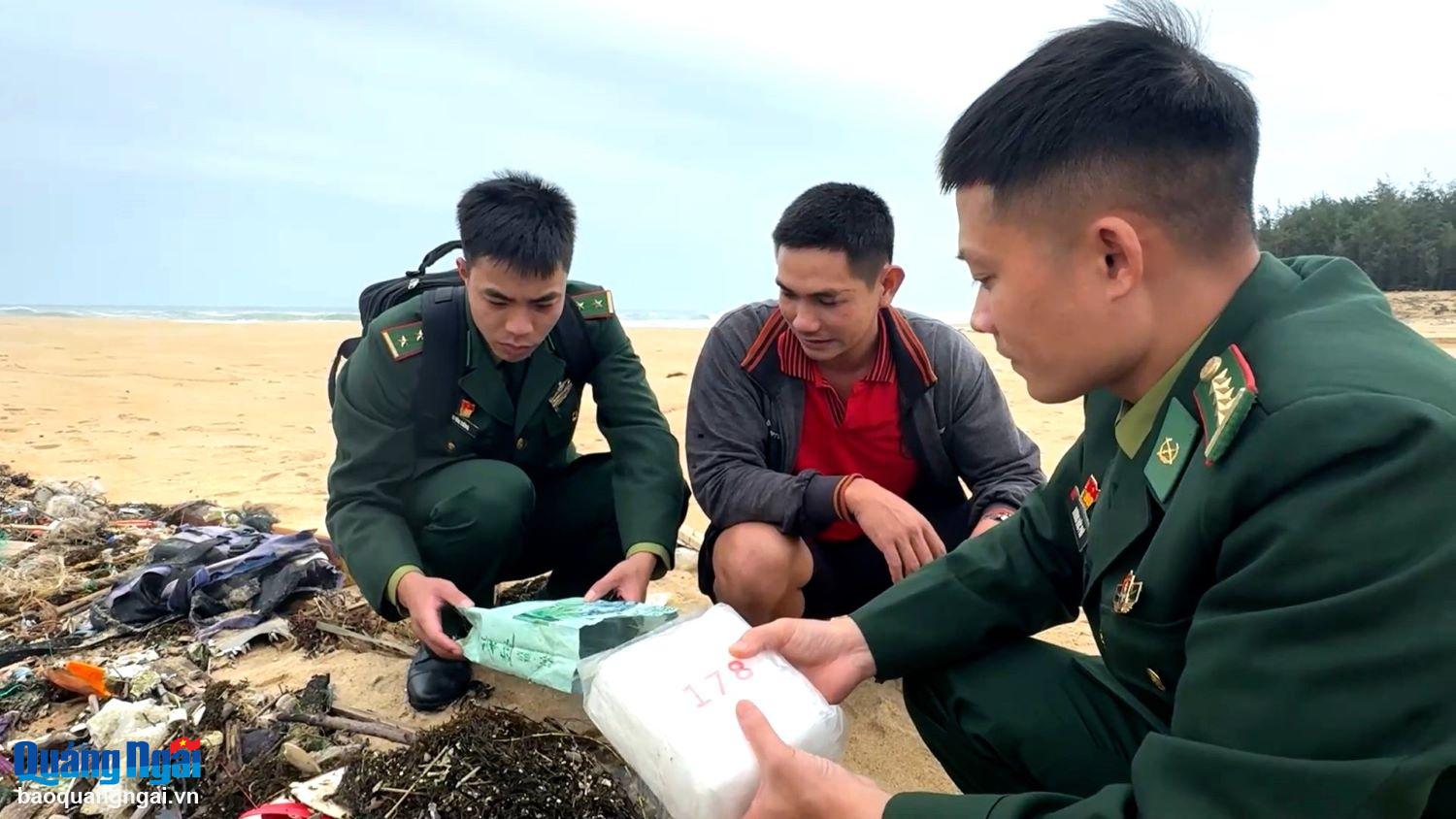Liên tục phát hiện vật thể trôi dạt vào bờ biển nghi ma túy