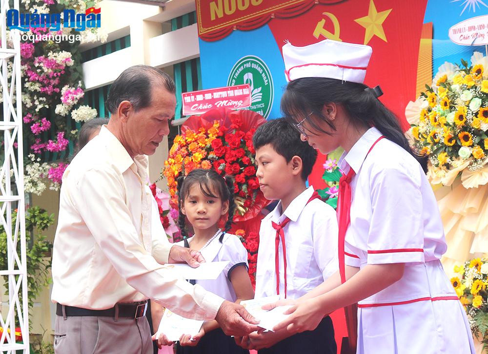 Giúp học sinh, sinh viên nghèo vượt khó