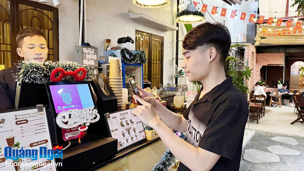Nhiều tiện ích khi thanh toán không dùng tiền mặt