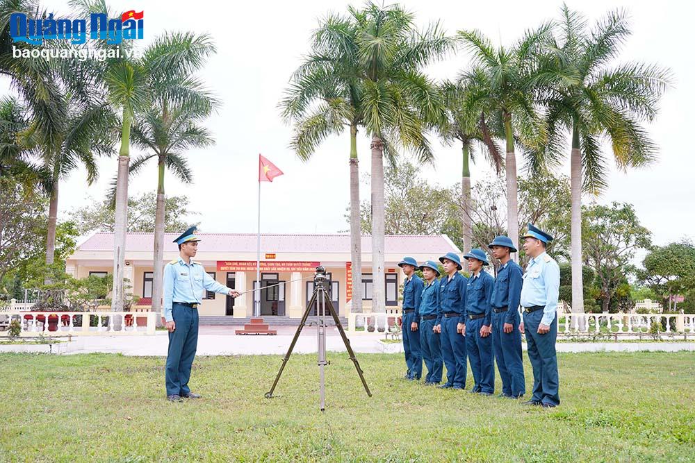 Canh gác vùng trời