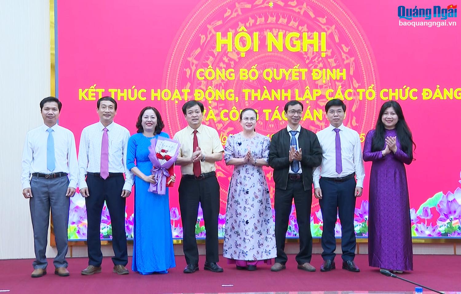 Đảng ủy các cơ quan Đảng tỉnh công bố quyết định thành lập các tổ chức đảng