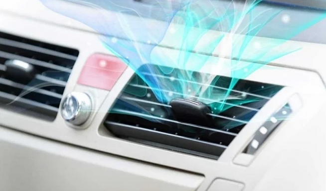 Mẹo sử dụng điều hòa ô tô mùa nồm ẩm
