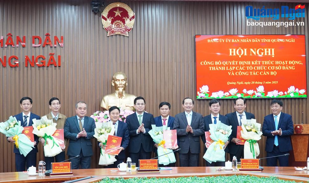 Đảng ủy UBND tỉnh công bố các quyết định về công tác tổ chức và cán bộ