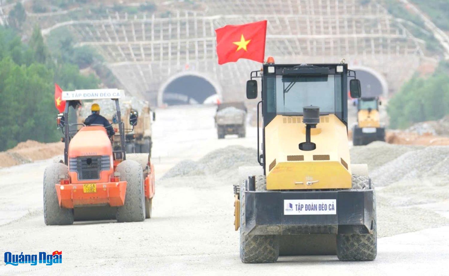 “Đua” tiến độ trên công trường cao tốc Quảng Ngãi – Hoài Nhơn