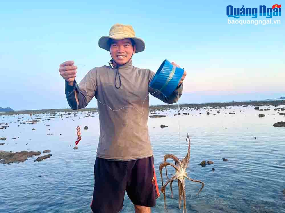 Nghề câu bạch tuộc bằng vỏ ốc