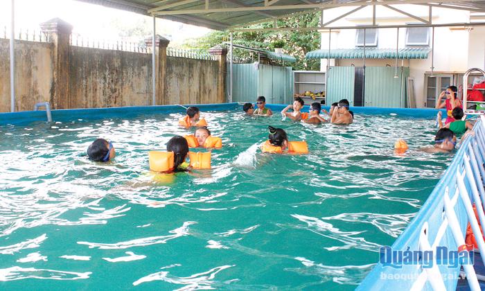 Cần quản lý hoạt động ở các bể bơi