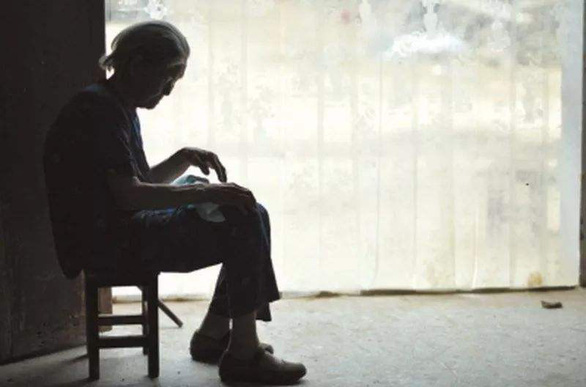 Đừng để người già cô đơn